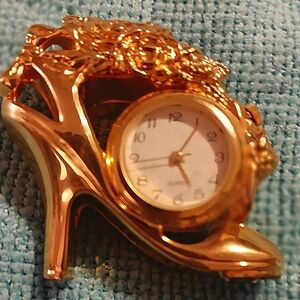 Adorable, Avon vintage metal Slingback Shoe Clock w/second hand. Button  battery
